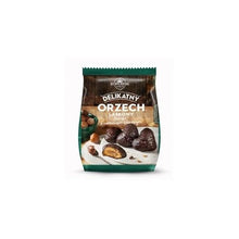 Load image into Gallery viewer, GINGERBEAD IN WHITE CHOCOLATE WITH HAZELNUT FILLING 150G Pierniczki Kopernik