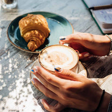 Load image into Gallery viewer, Mokate Cappuccino with Dragon Fruit flavor, 40 g
